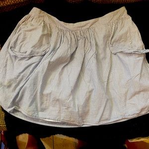 Gap white/ gray striped skirt size 12. Pockets with lining and zipper closure.